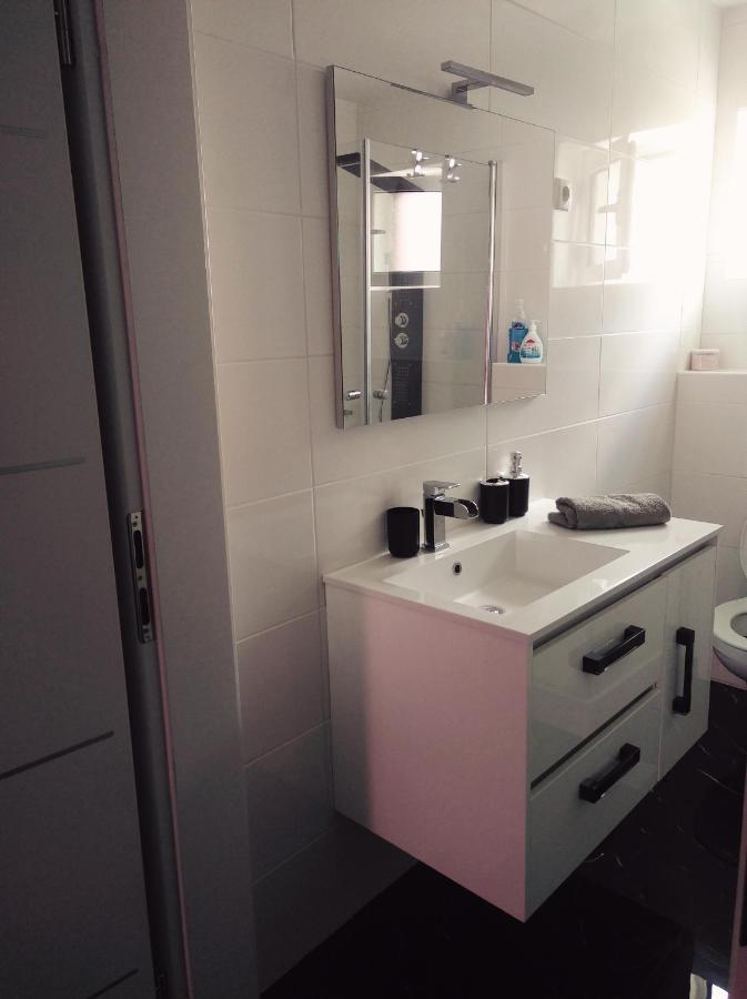Sunshine Apartments Karlobag Luaran gambar